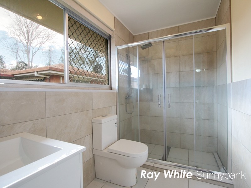 8 Dunstable Street, Macgregor QLD 4109