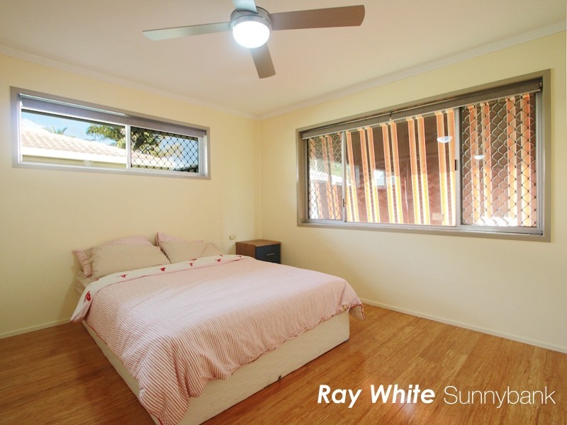 8 Dunstable Street, Macgregor QLD 4109