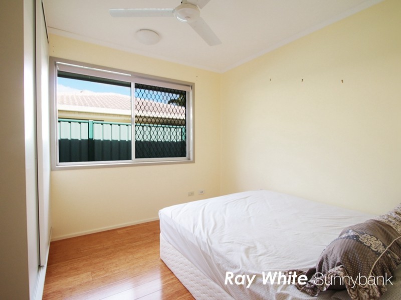 8 Dunstable Street, Macgregor QLD 4109