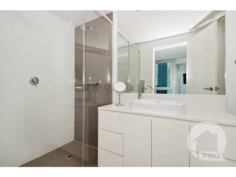 24306/3113 Gold Coast Highway, Surfers Paradise QLD 4217