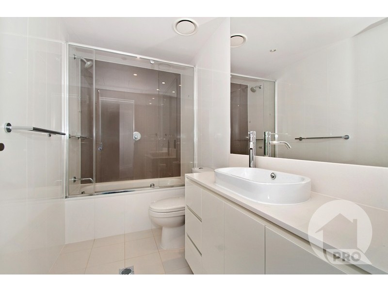 24306/3113 Gold Coast Highway, Surfers Paradise QLD 4217