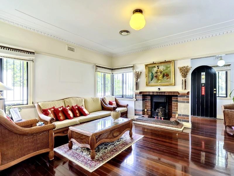 8 Grays Road, Hamilton QLD 4007