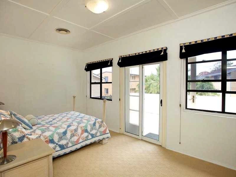 8 Grays Road, Hamilton QLD 4007