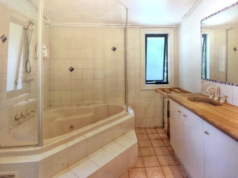 8 Grays Road, Hamilton QLD 4007