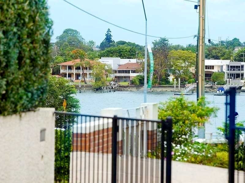 8 Grays Road, Hamilton QLD 4007