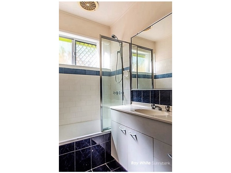 24 Bankside Street, Nathan QLD 4111