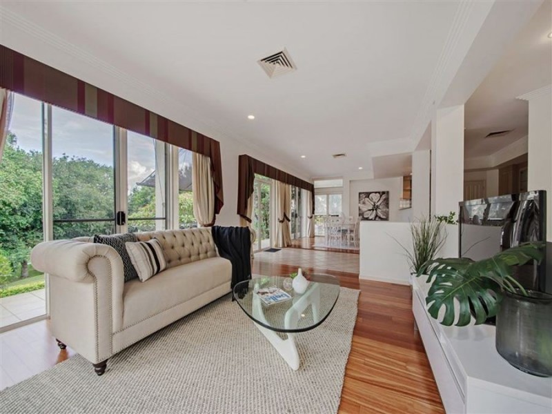 53 Fairway Place, Carindale QLD 4152