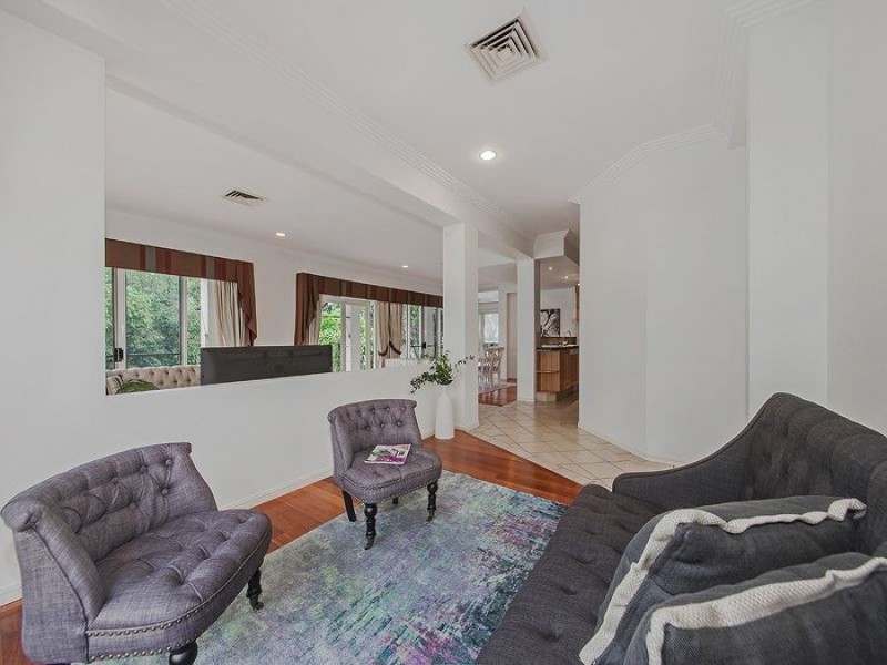 53 Fairway Place, Carindale QLD 4152