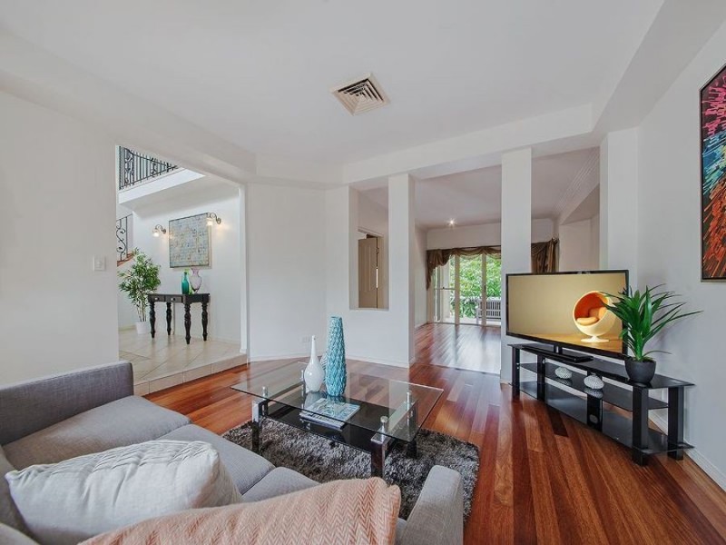 53 Fairway Place, Carindale QLD 4152