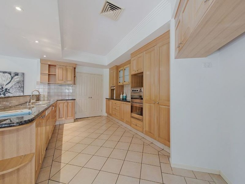 53 Fairway Place, Carindale QLD 4152