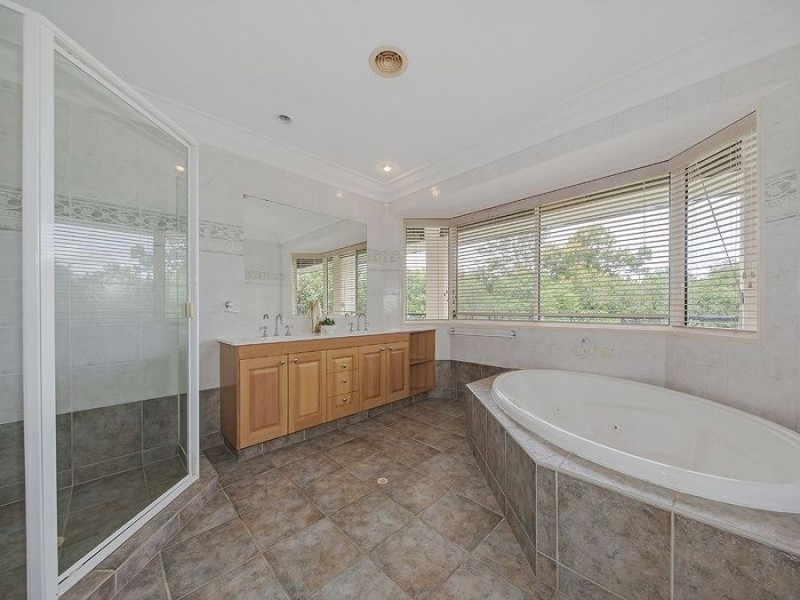 53 Fairway Place, Carindale QLD 4152
