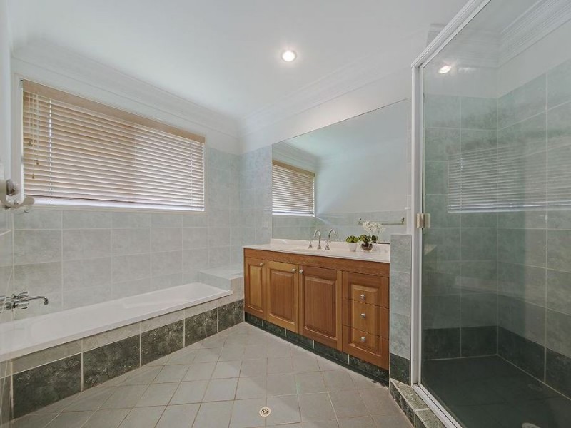 53 Fairway Place, Carindale QLD 4152