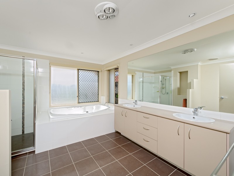 2 Ruby Close, Eight Mile Plains QLD 4113