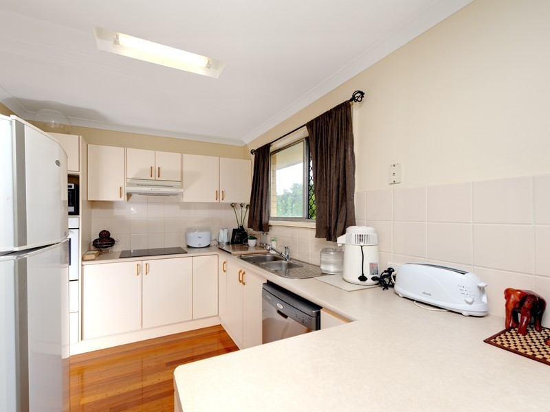 27 Springfield Street, Macgregor QLD 4109