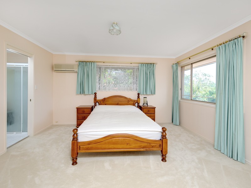 25 Turubul Crescent, Carindale QLD 4152