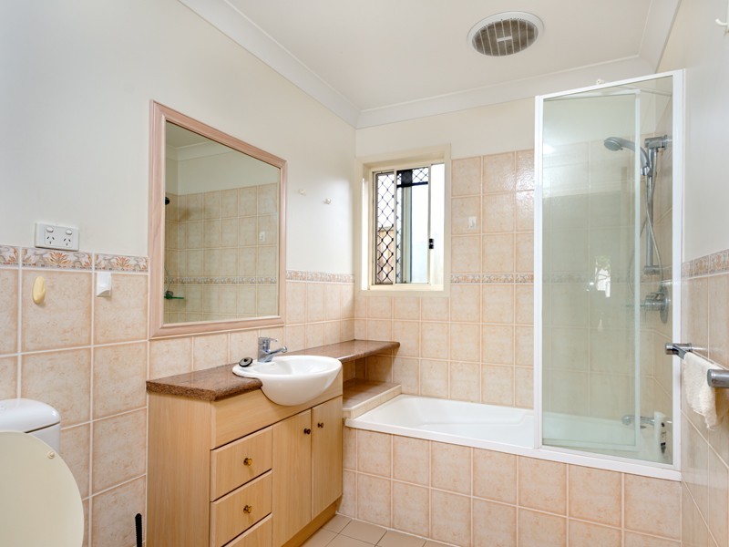 6 Flame Tree Crescent, Carindale QLD 4152