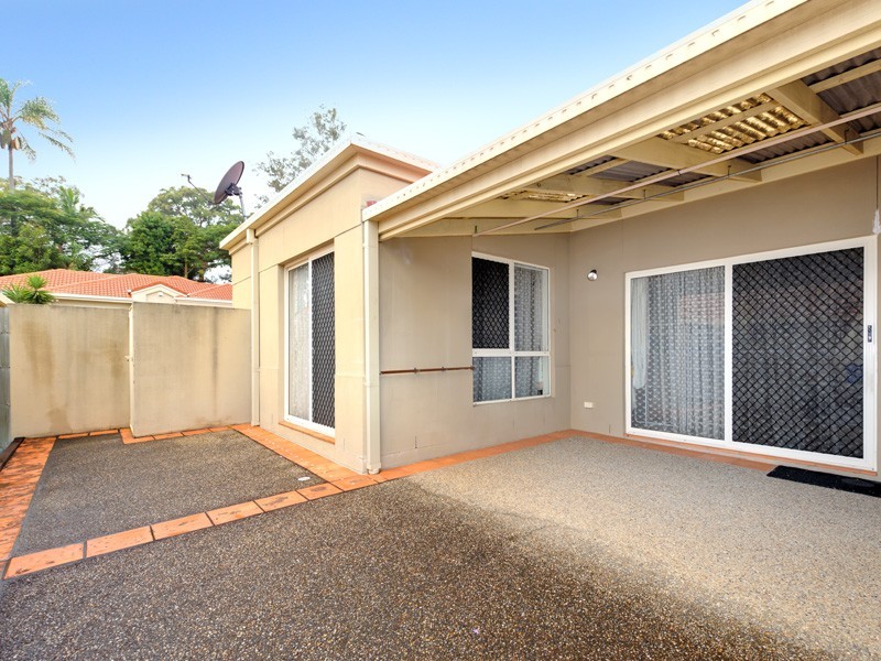 6 Flame Tree Crescent, Carindale QLD 4152