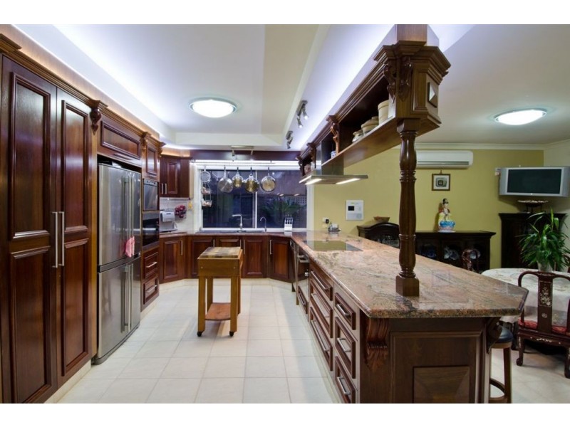 18 Kuranda Drive, Robina QLD 4226