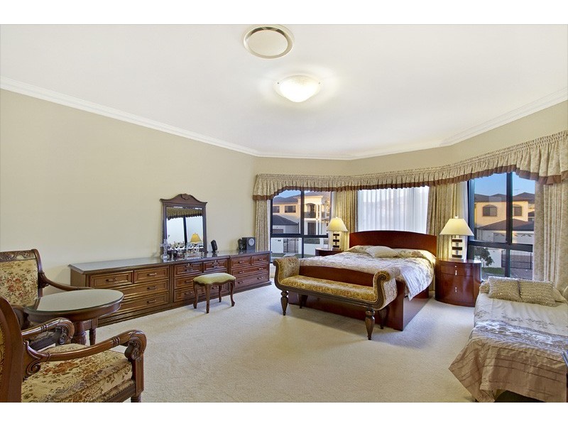 100 The Parkway, Stretton QLD 4116