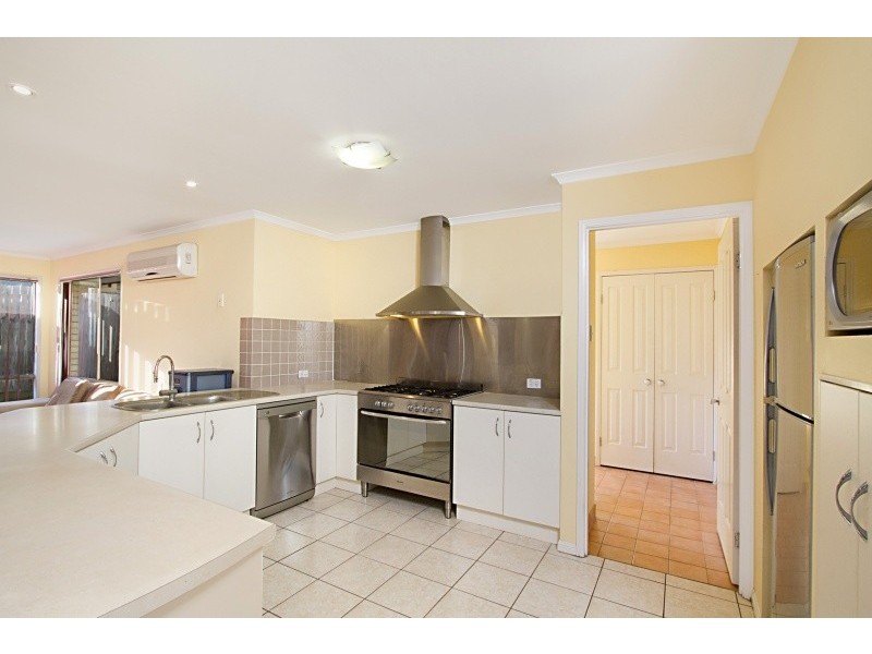 3 Dulcie Close, Springfield Lakes QLD 4300