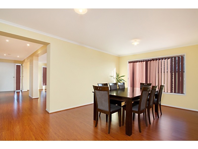 3 Dulcie Close, Springfield Lakes QLD 4300