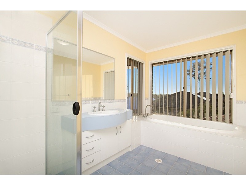 3 Dulcie Close, Springfield Lakes QLD 4300