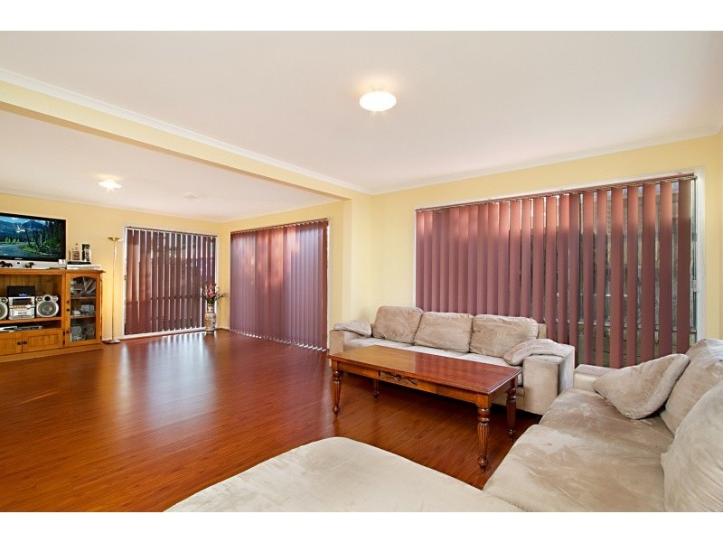 3 Dulcie Close, Springfield Lakes QLD 4300