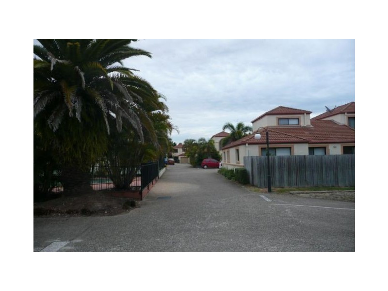 10/74 Plaza West, Wynnum West QLD 4178