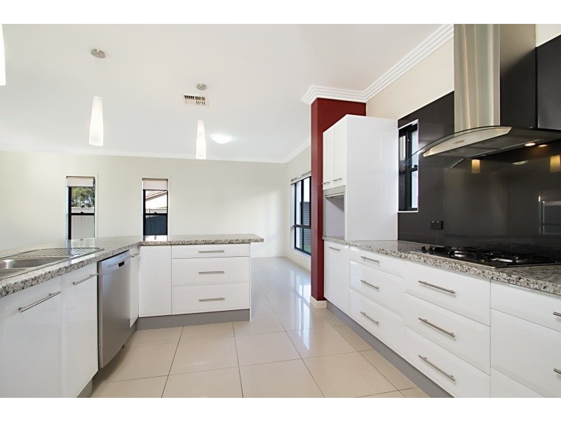 8 Meredith Street, Eight Mile Plains QLD 4113