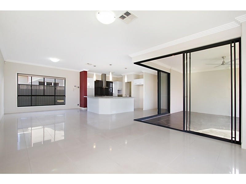 8 Meredith Street, Eight Mile Plains QLD 4113