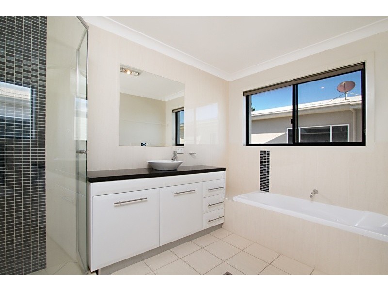 8 Meredith Street, Eight Mile Plains QLD 4113