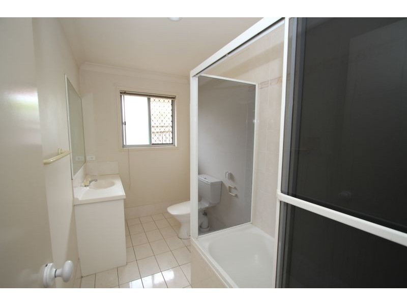 10 Lawrence Close, Robertson QLD 4109