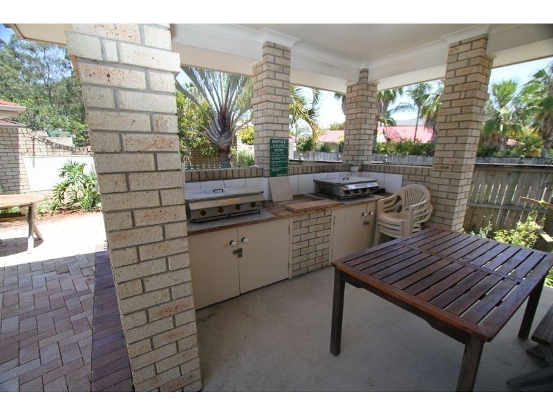 10 Lawrence Close, Robertson QLD 4109