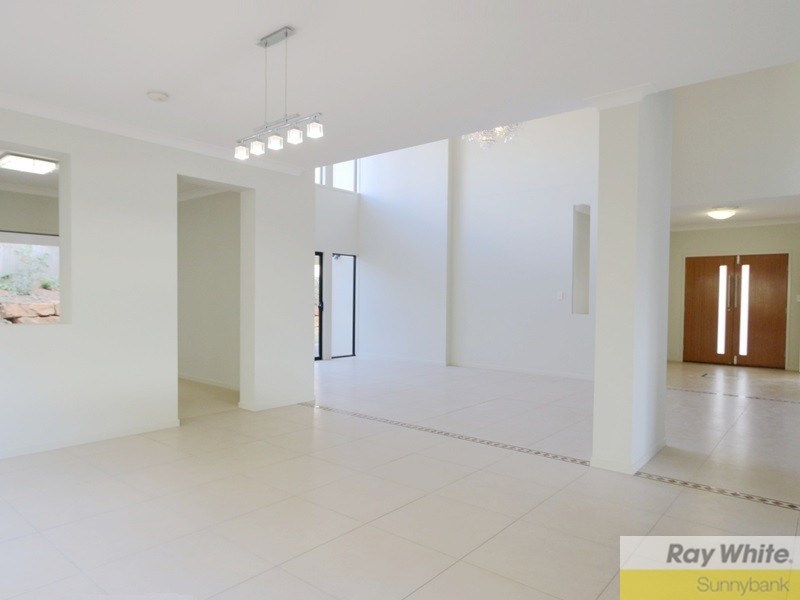 5A Romulus Street, Robertson QLD 4109