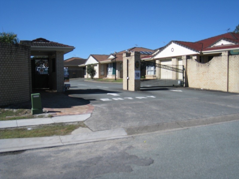 26/10 LAWRENCE CLOSE, Robertson QLD 4109