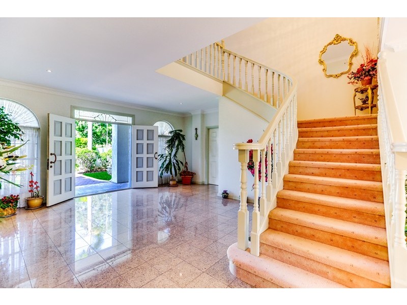 9 Hanarahan St, Robertson QLD 4109