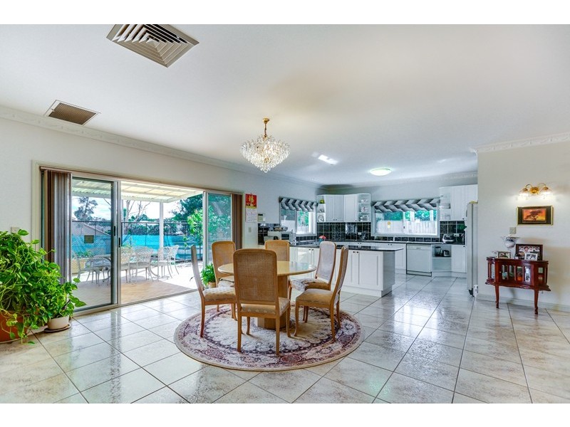 9 Hanarahan St, Robertson QLD 4109