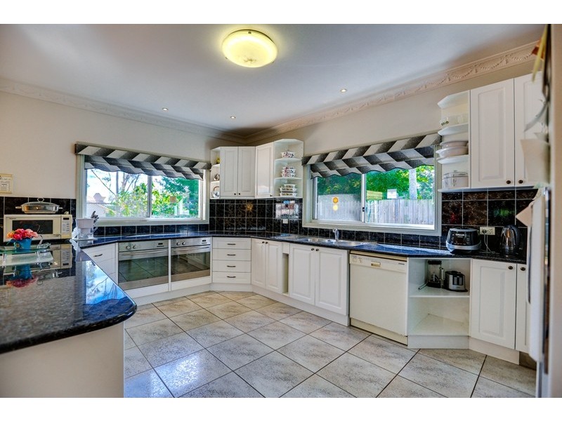 9 Hanarahan St, Robertson QLD 4109