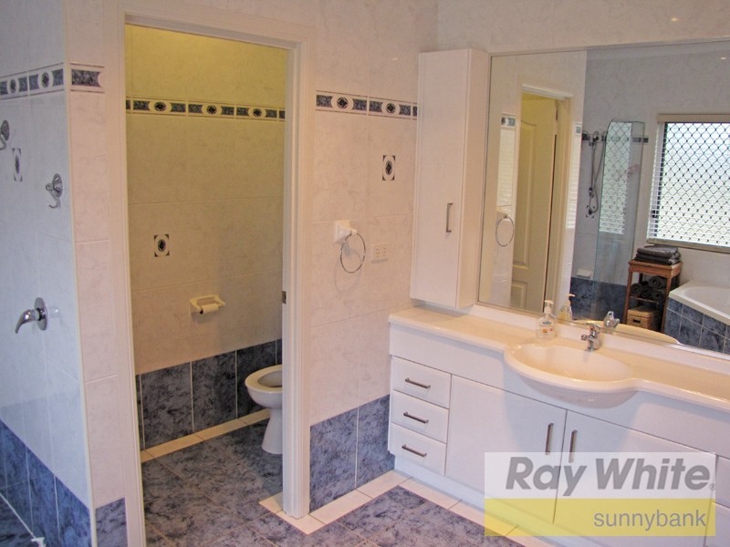 642 Middle Road, Greenbank QLD 4124