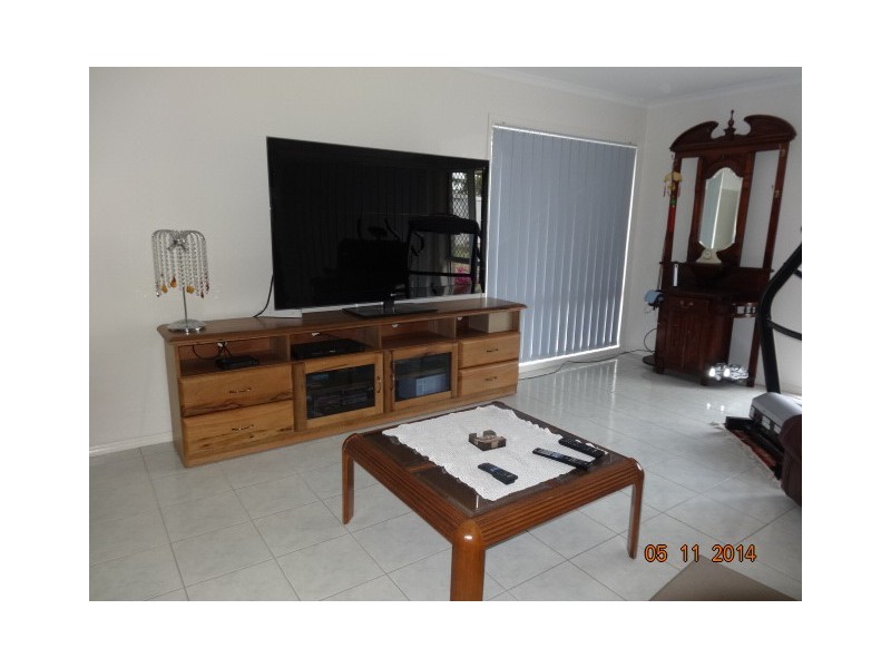 69 Bannockburn Cres, Parkinson QLD 4115