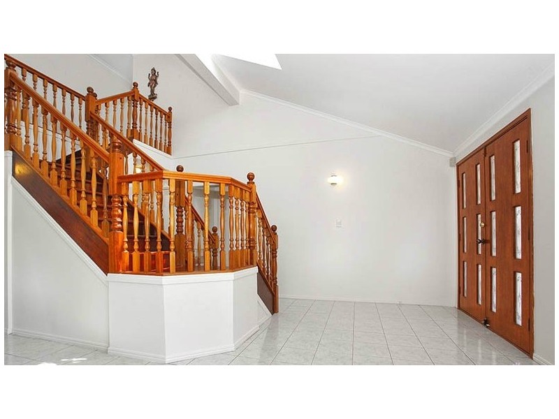 69 Bannockburn Cres, Parkinson QLD 4115