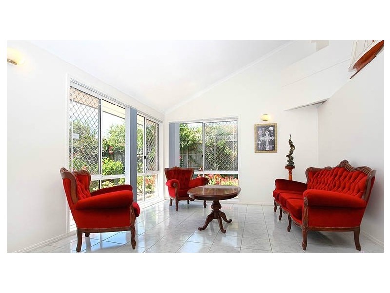 69 Bannockburn Cres, Parkinson QLD 4115