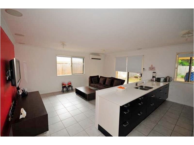 87 Dartmouth St, Coopers Plains QLD 4108