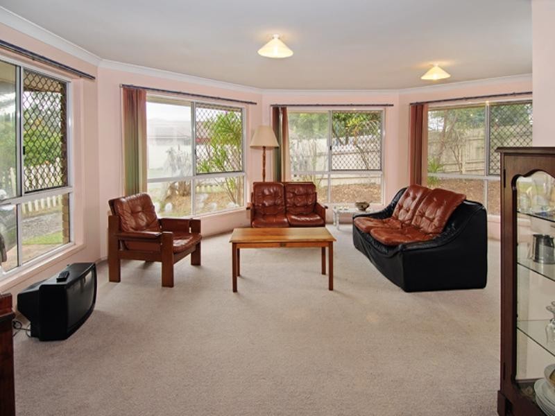 37 Appleyard Cres, Coopers Plains QLD 4108