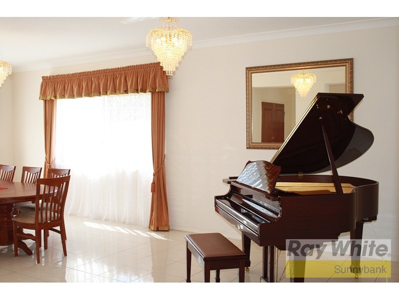 5 Paul Drive, Regents Park QLD 4118