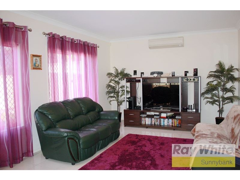 5 Paul Drive, Regents Park QLD 4118