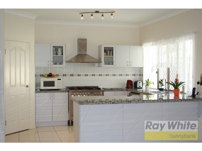 5 Paul Drive, Regents Park QLD 4118