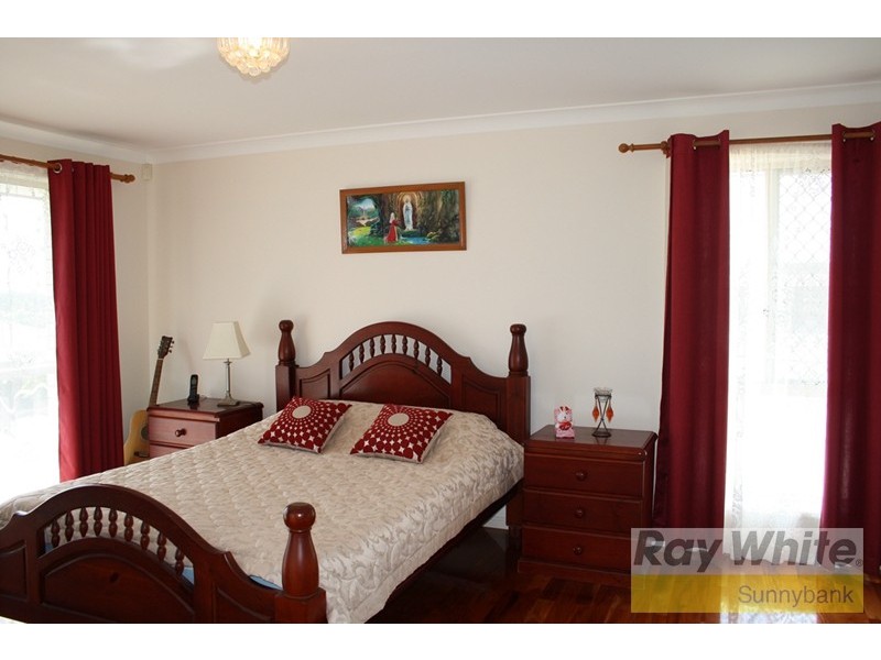 5 Paul Drive, Regents Park QLD 4118