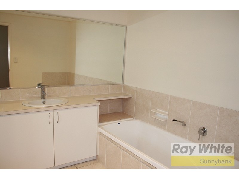 5 Paul Drive, Regents Park QLD 4118