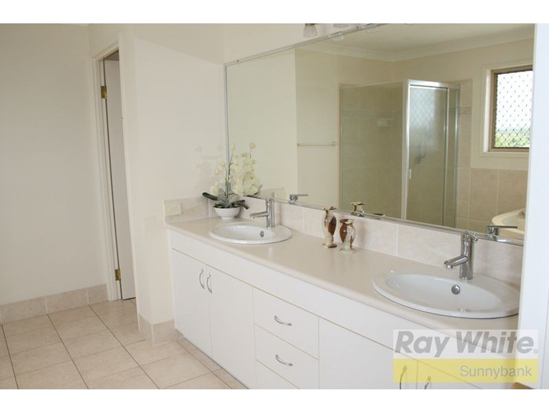 5 Paul Drive, Regents Park QLD 4118